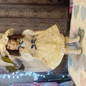 Blue eye brown hair porcelain